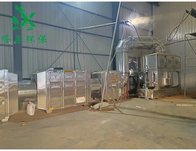 黑龙江大型饲料加工厂臭气处理设备安装成功